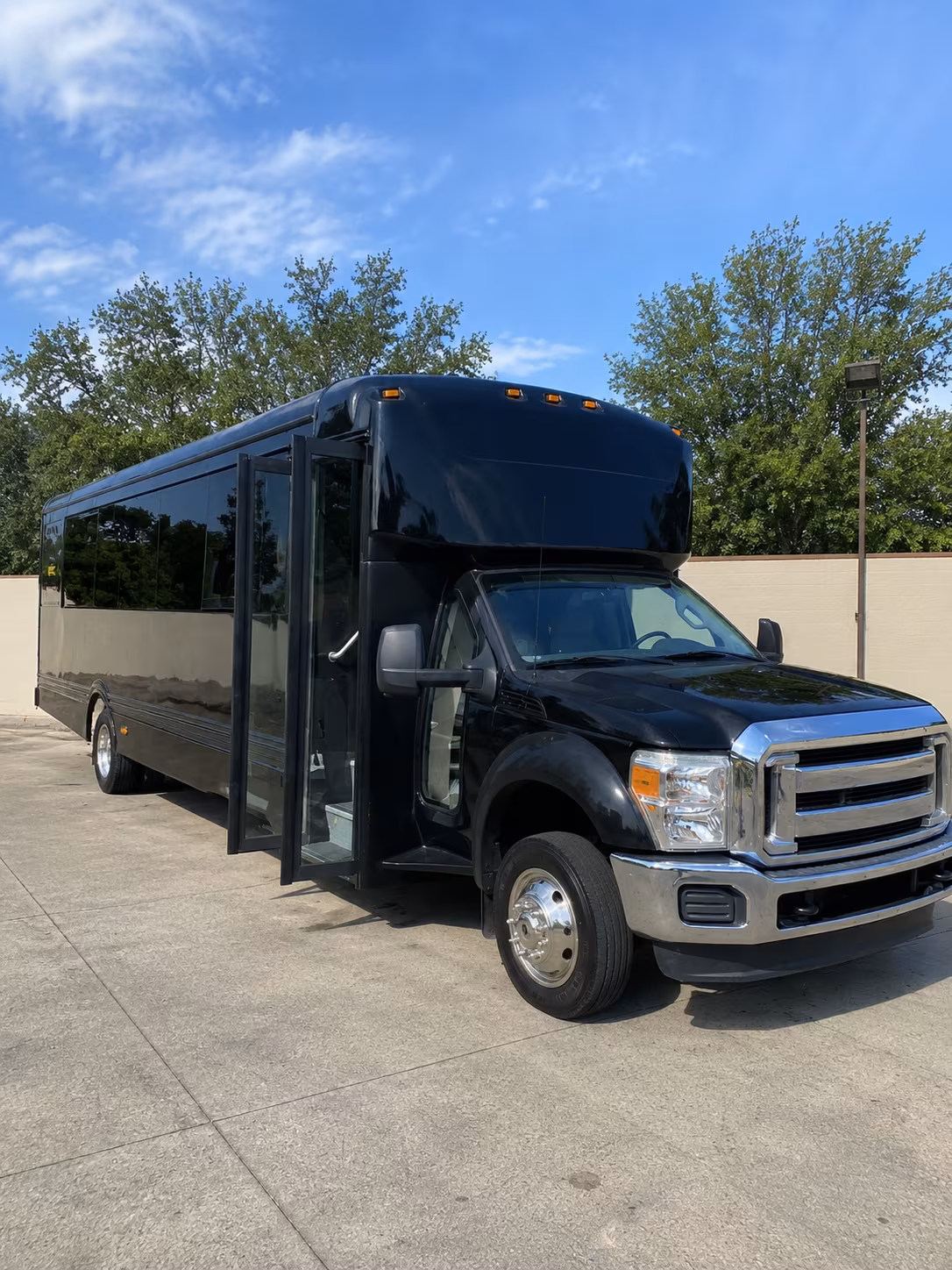 minneapolis 20 passenger party bus