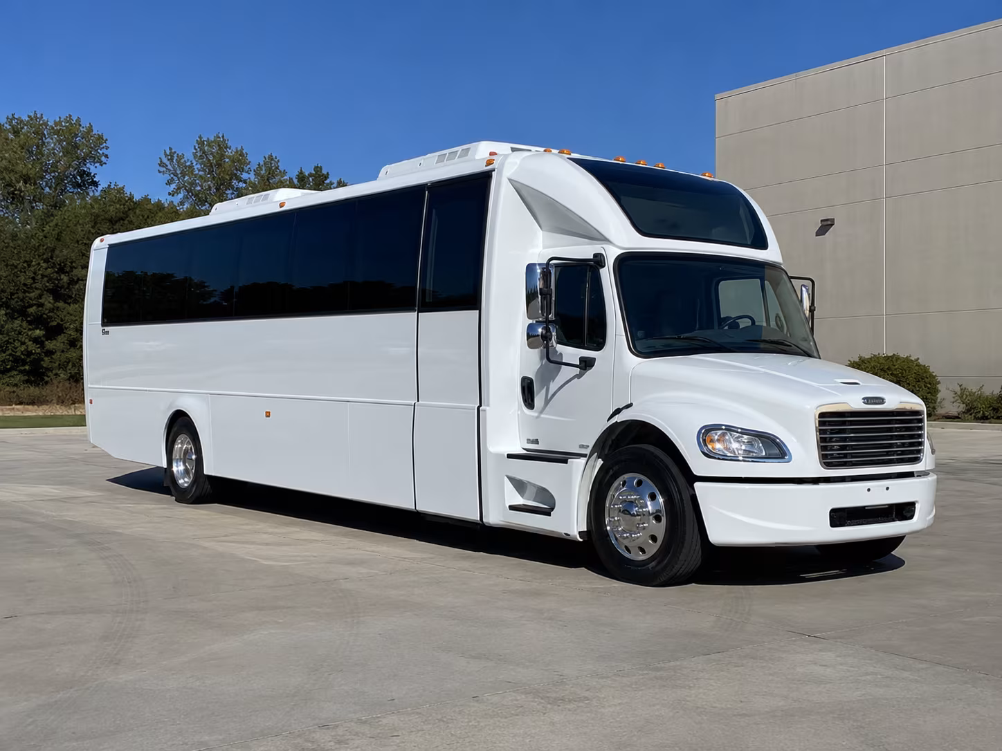 minneapolis 28 passenger party bus